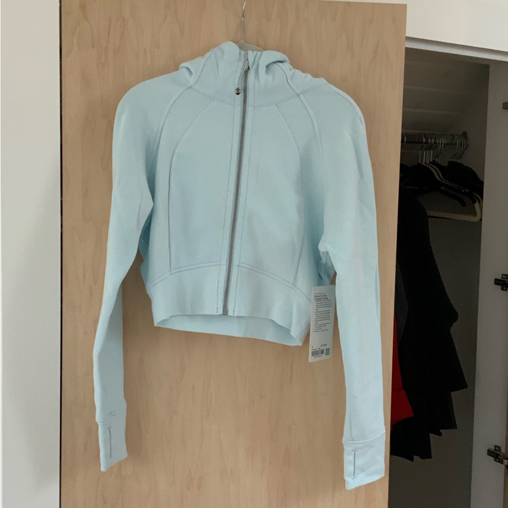 New cropped scuba hoodie in size 6